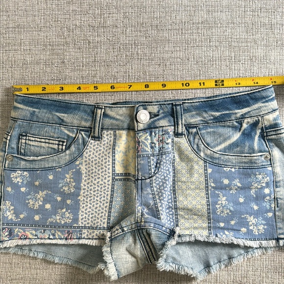 Mossimo Size 5 Denim Shorts - Picture 3 of 6